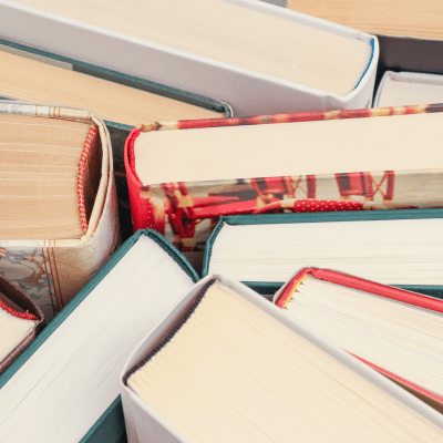 un grupo de libros de crecimiento personal